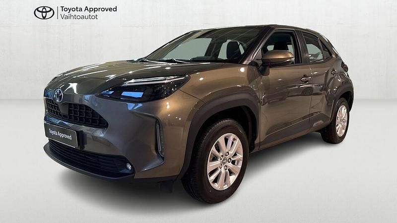 Käytetty Toyota Yaris Cross Active 116 HP (85 kW) 2024 Ruskea Katumaasturi