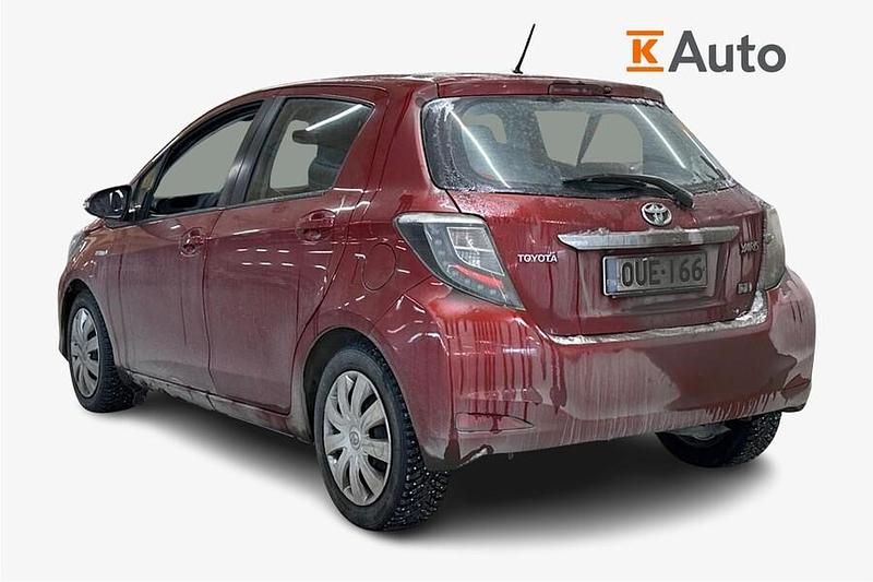 Käytetty Toyota Yaris Hybrid Active 75 HP (55 kW) 2014 Punainen Viistoperä