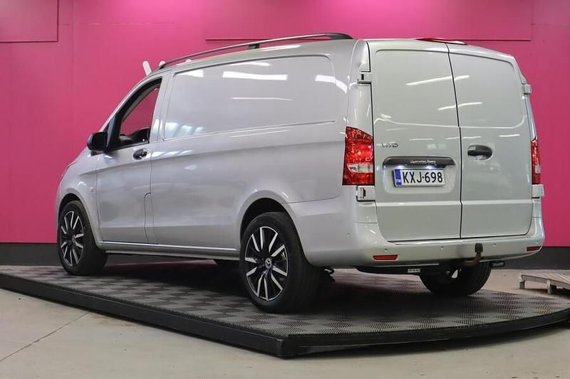 Käytetty Mercedes Vito 190 HP (139 kW) 2018 Van