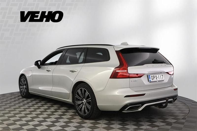 Käytetty Volvo V60 R-Design 340 HP (250 kW) 2022 Harmaa Farmari