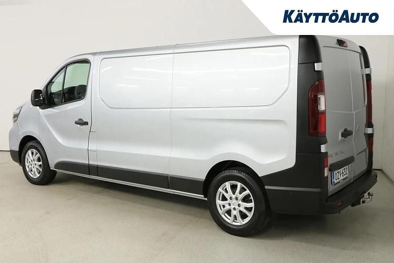 Käytetty Nissan Primastar N-Connecta 150 HP (110 kW) 2023 Harmaa Tila-auto