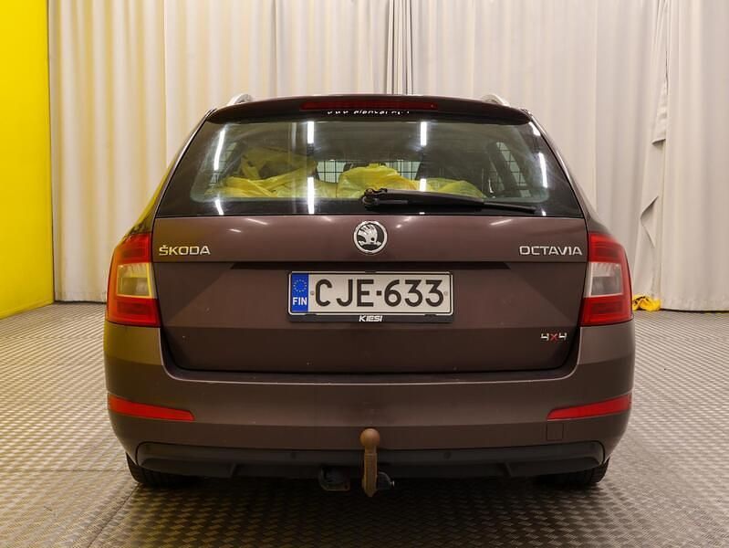 Käytetty Skoda Octavia Elegance 180 HP (132 kW) 2013 Farmari