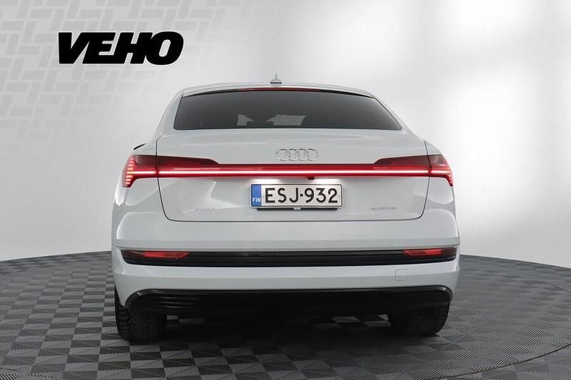 Käytetty Audi e-tron Sportback Advanced Plus 230 kW (313 HP) 2020 Valkoinen Katumaasturi