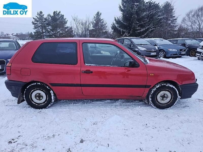 Käytetty VW Golf III 75 HP (55 kW) 1994 Viistoperä