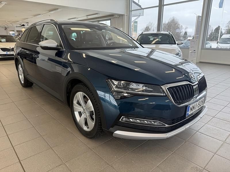 Käytetty Skoda Superb 190 HP (139 kW) 2020 Sininen Farmari