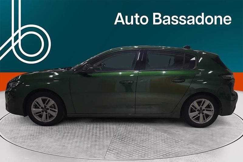 Käytetty Peugeot 308 Active 131 HP (96 kW) 2022 Viistoperä