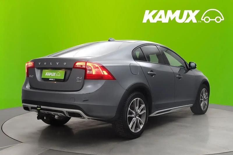 Käytetty Volvo S60 CC Summum 258 HP (189 kW) 2015 Hopea / harmaa Sedan