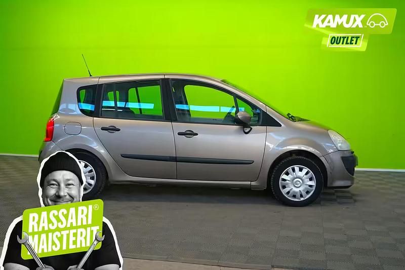 Käytetty Renault Grand Modus 75 HP (55 kW) 2009 Tila-auto