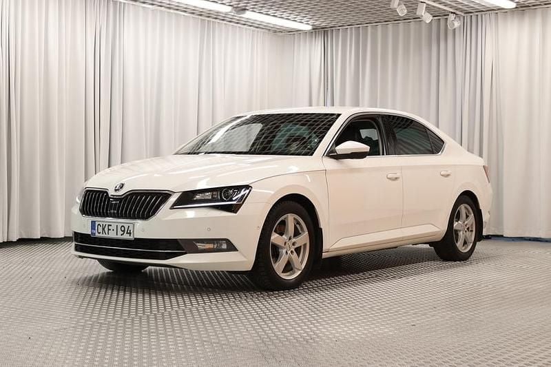 Käytetty Skoda Superb Style 150 HP (110 kW) 2016 Sedan