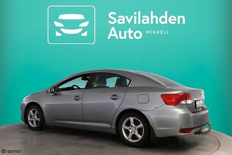 Käytetty Toyota Avensis Sol 147 HP (108 kW) 2012 Harmaa Sedan