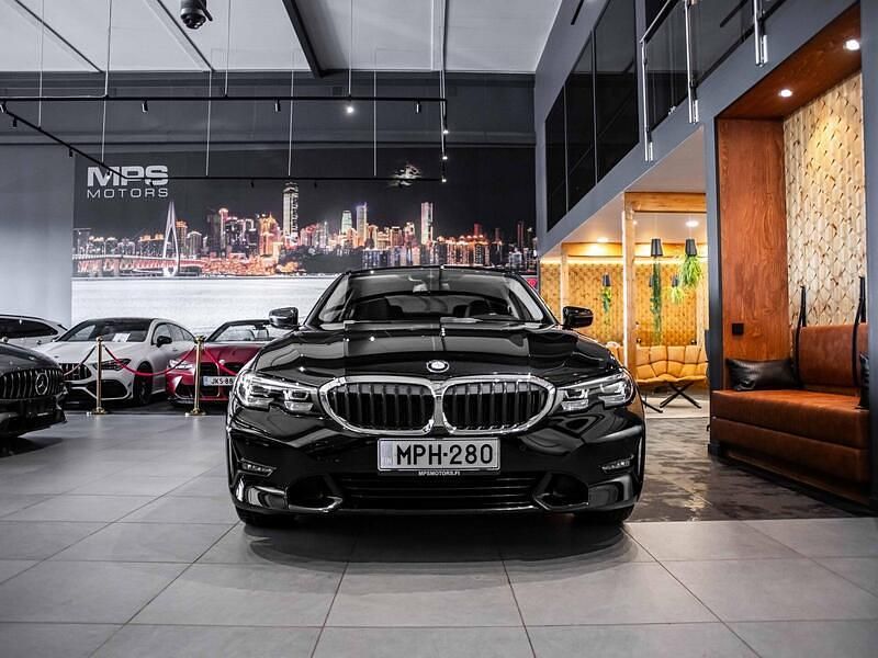 Käytetty BMW 330e Sport Line 184 HP (135 kW) 2022 Musta Sedan