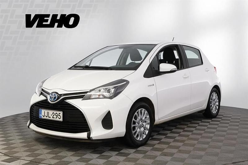 Käytetty Toyota Yaris Hybrid Active 75 HP (55 kW) 2014 Valkoinen Viistoperä