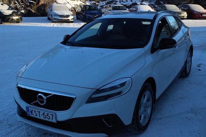 Käytetty Volvo V40 Business Edition 120 HP (88 kW) 2017 Viistoperä