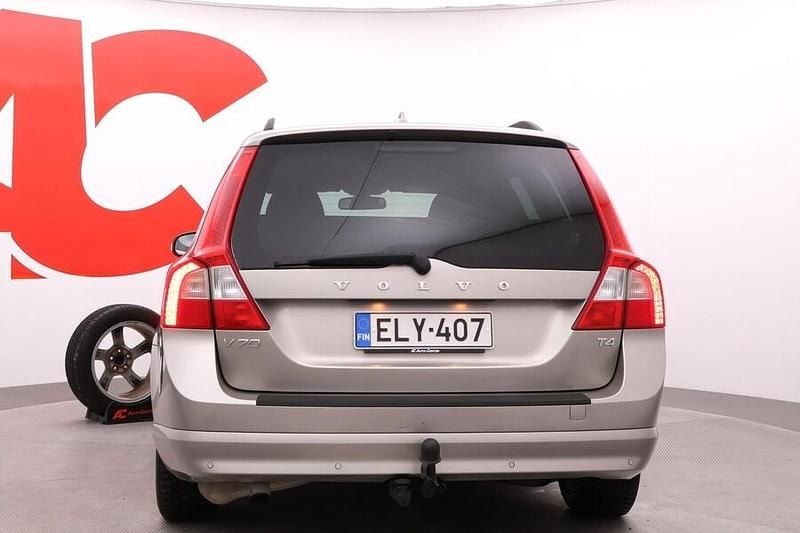 Käytetty Volvo V70 Momentum 180 HP (132 kW) 2011 Ruskea Farmari
