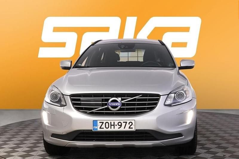 Käytetty Volvo XC60 Momentum 190 HP (139 kW) 2017 Katumaasturi