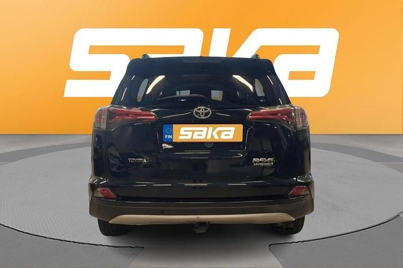 Käytetty Toyota RAV4 Hybrid Premium 155 HP (114 kW) 2018 Katumaasturi