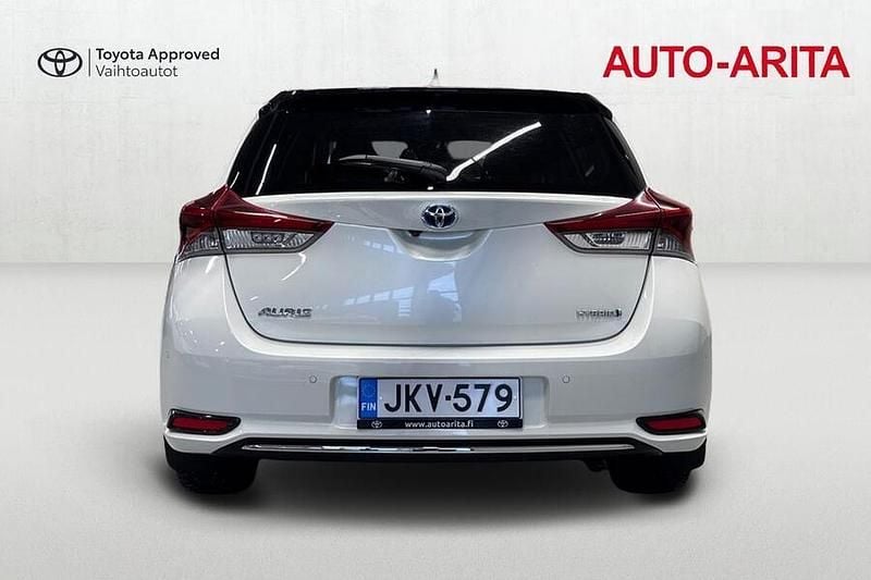 Käytetty Toyota Auris Hybrid Edition 99 HP (72 kW) 2018 Valkoinen Viistoperä