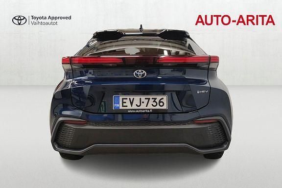 Käytetty Toyota C-HR Anniversary 140 HP (102 kW) 2024 Vihreä Katumaasturi