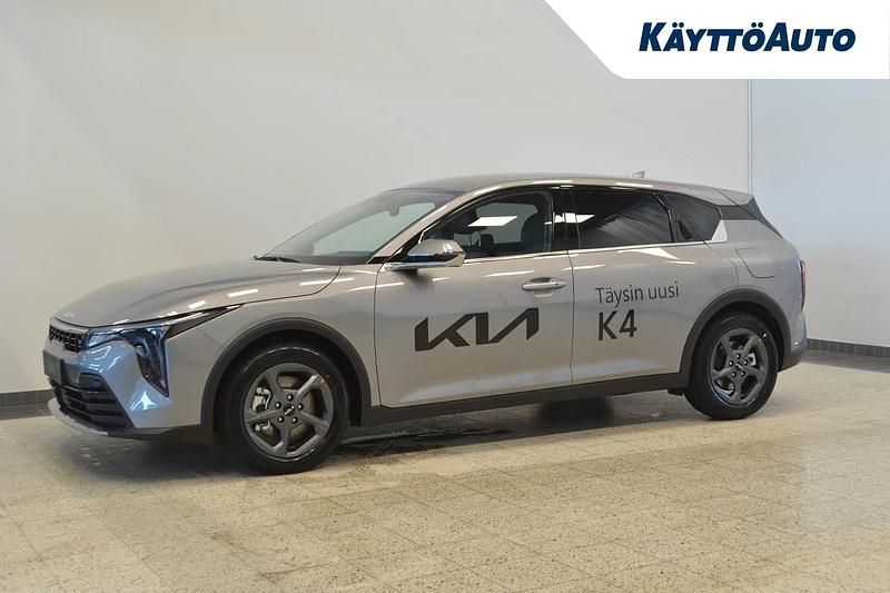 Uusi Kia K4 Comfort 150 HP (110 kW) 2026 Harmaa Viistoperä