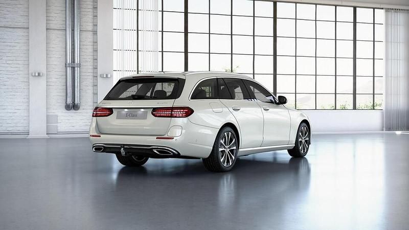 Käytetty Mercedes E300 Avantgarde 194 HP (142 kW) 2022 Valkoinen Farmari