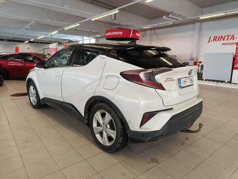 Käytetty Toyota C-HR Business Edition 122 HP (89 kW) 2017 Katumaasturi
