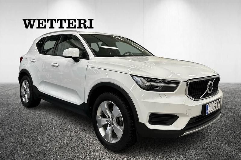 Käytetty Volvo XC40 Momentum 156 HP (114 kW) 2018 Valkoinen Katumaasturi