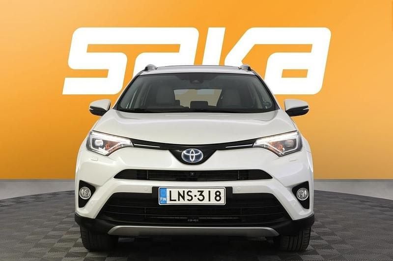 Käytetty Toyota RAV4 Hybrid Premium 155 HP (114 kW) 2017 Katumaasturi
