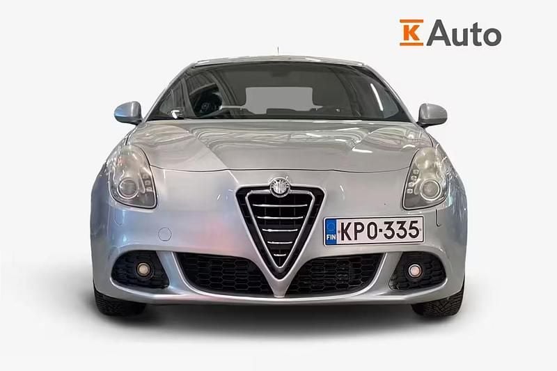Käytetty Alfa Romeo Giulietta 140 HP (102 kW) 2011 Viistoperä