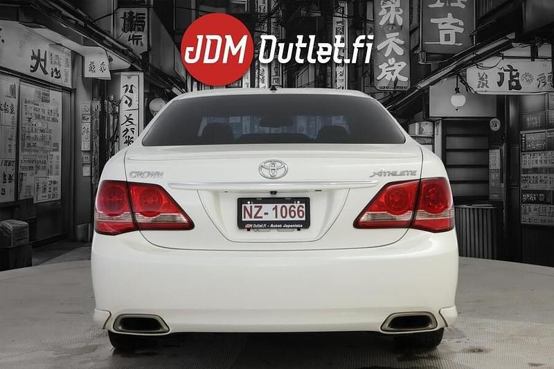 Käytetty Toyota Crown 316 HP (232 kW) 2009 Sedan