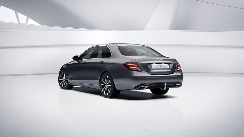 Käytetty Mercedes E300 Avantgarde 211 HP (155 kW) 2019 Harmaa Sedan
