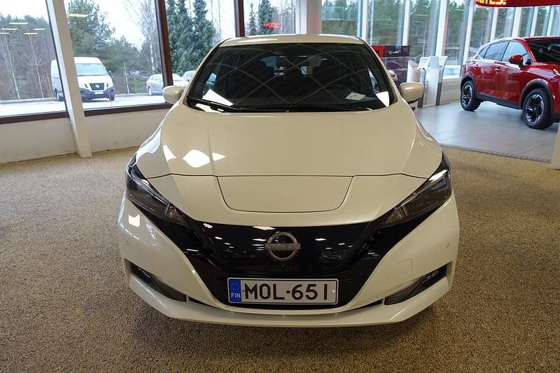 Käytetty Nissan Leaf N-Connecta 110 kW (150 HP) 2022 Valkoinen Viistoperä