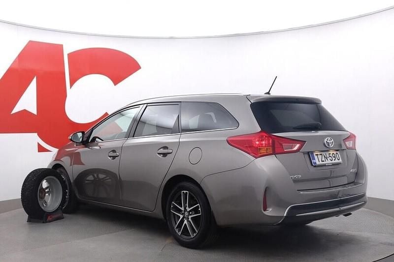 Käytetty Toyota Auris Touring Sports Active 132 HP (97 kW) 2014 Ruskea (beige) Farmari