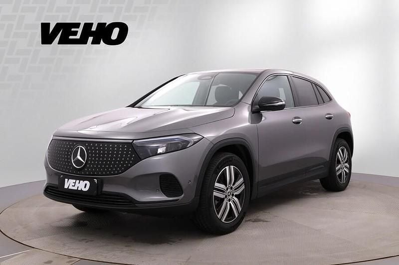 Harmaa Käytetty 2025 Mercedes EQA250+ Advanced Plus Katumaasturi | 46 800 € (Hieman kallis) - Kuva 1/4