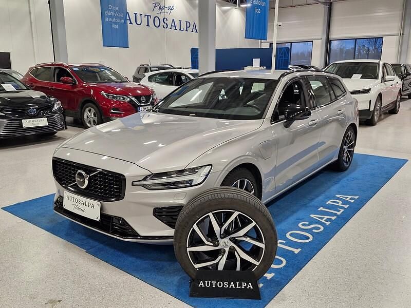 Käytetty Volvo V60 Plus 350 HP (257 kW) 2023 Farmari