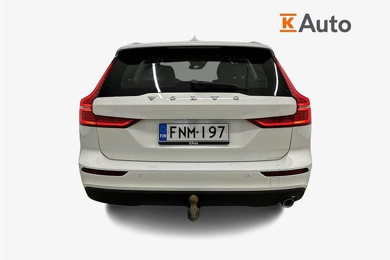 Käytetty Volvo V60 Business Edition 150 HP (110 kW) 2018 Valkoinen Farmari