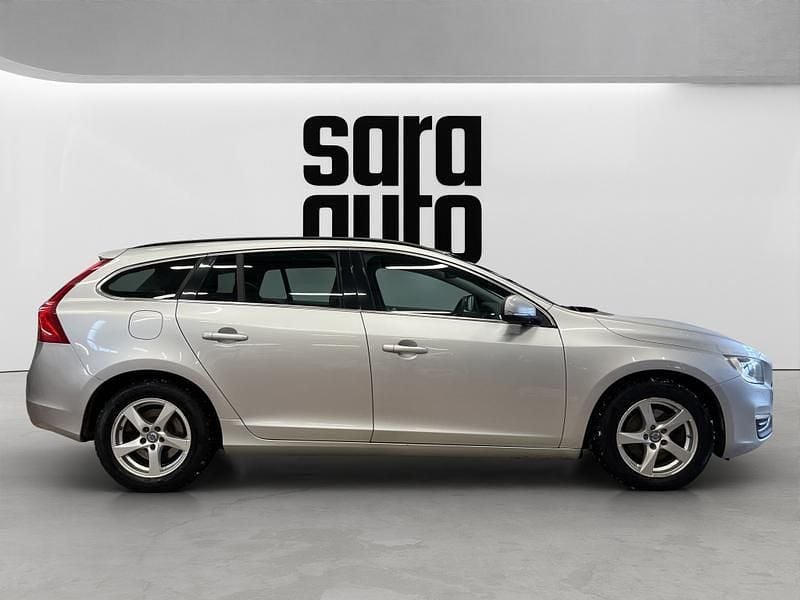 Käytetty Volvo V60 Business Edition 120 HP (88 kW) 2016 Farmari