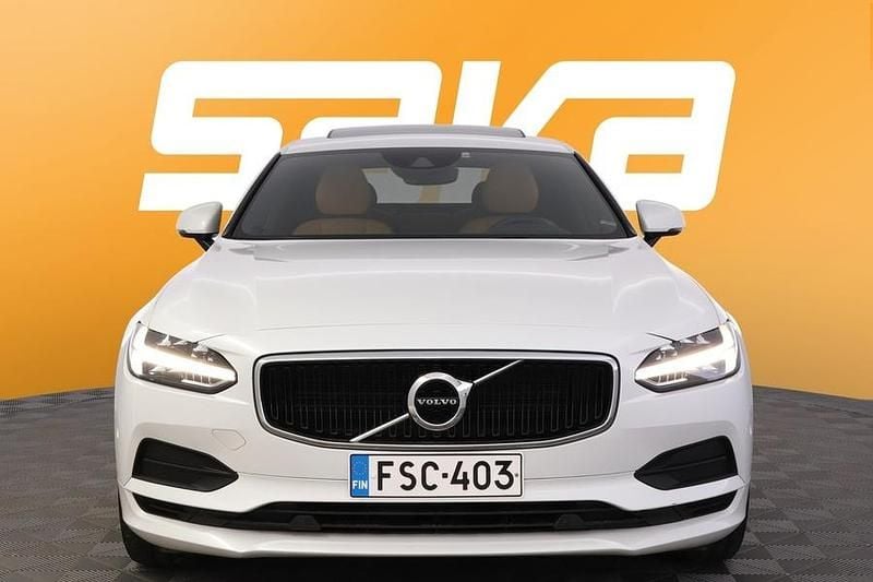 Käytetty Volvo S90 Momentum 150 HP (110 kW) 2019 Sedan