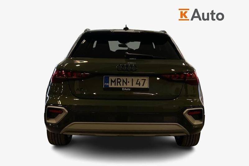 Käytetty Audi A3 e-tron Advanced 204 HP (150 kW) 2025 Met. vihreä Viistoperä