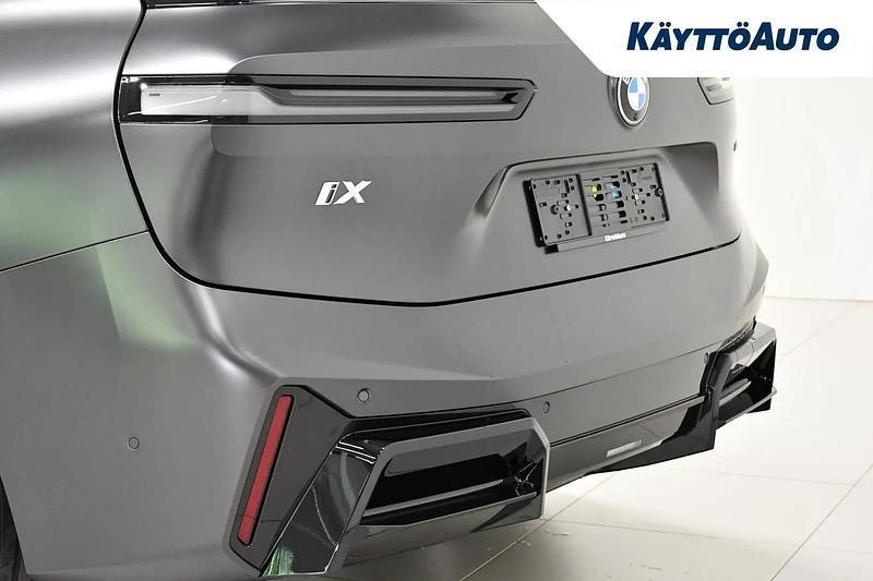 Uusi BMW iX Comfort Edition 400 kW (544 HP) 2026 Frozen deep grey met Katumaasturi