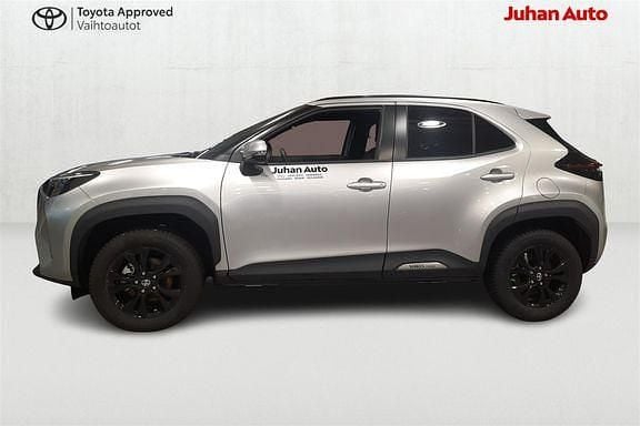 Uusi Toyota Yaris Cross 116 HP (85 kW) 2025 Met. hopea Katumaasturi