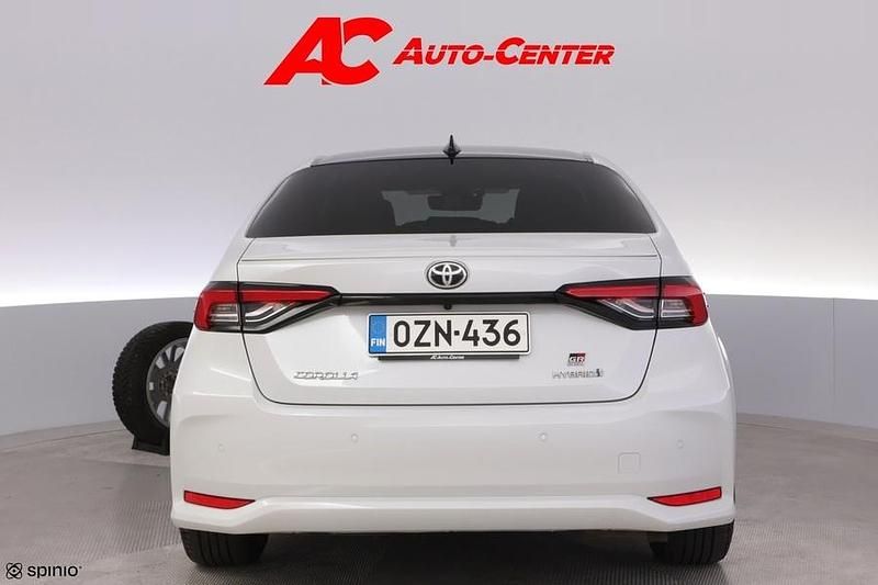 Käytetty Toyota Corolla Business Edition 122 HP (89 kW) 2023 Valkoinen Sedan