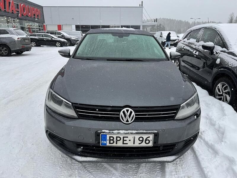 Käytetty VW Jetta Comfortline 122 HP (89 kW) 2012 Sedan