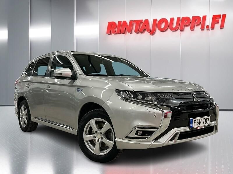 Käytetty Mitsubishi Outlander P-HEV Instyle 135 HP (99 kW) 2019 Katumaasturi