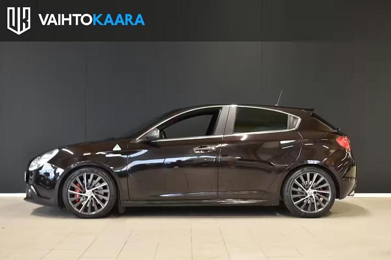 Käytetty Alfa Romeo Giulietta Quadrifoglio Verde 2015 Viistoperä