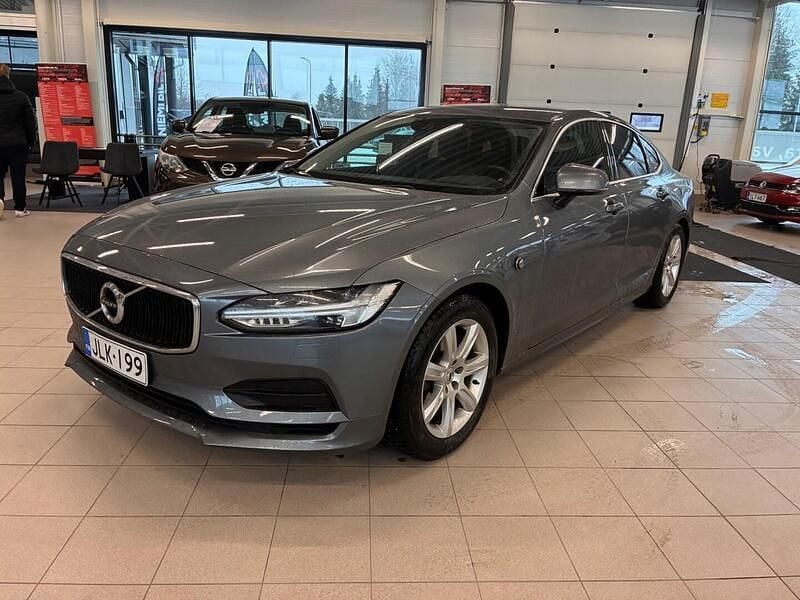 Käytetty Volvo S90 Momentum 150 HP (110 kW) 2019 Sedan