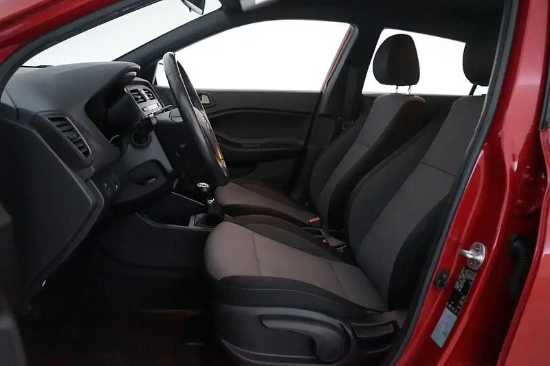 Käytetty Hyundai i20 102 HP (75 kW) 2017 Punainen Viistoperä