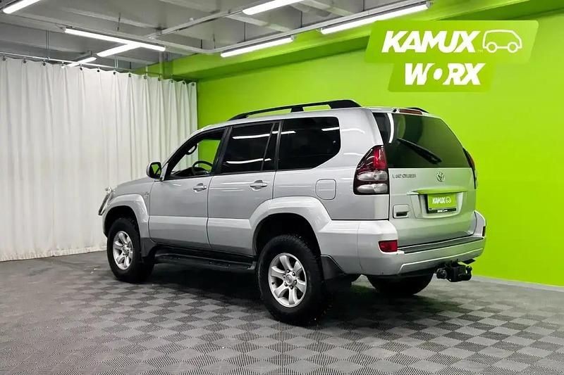Käytetty Toyota Land Cruiser 166 HP (122 kW) 2005 Hopea / harmaa Katumaasturi