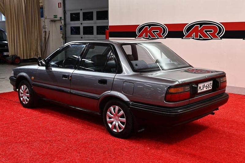 Käytetty Toyota Corolla 1989 Harmaa Sedan