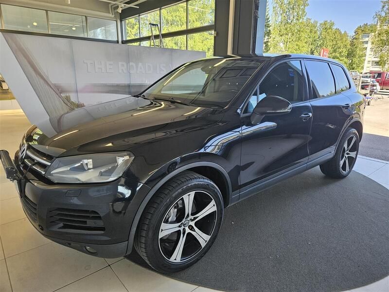 Musta Käytetty 2011 VW Touareg Katumaasturi | 15 890 € (Kallis) - Kuva 1/4