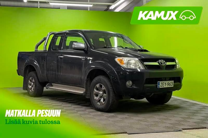Musta Käytetty 2007 Toyota HiLux SR Nouto | 16 900 € (Perustarjous) - Kuva 1/4